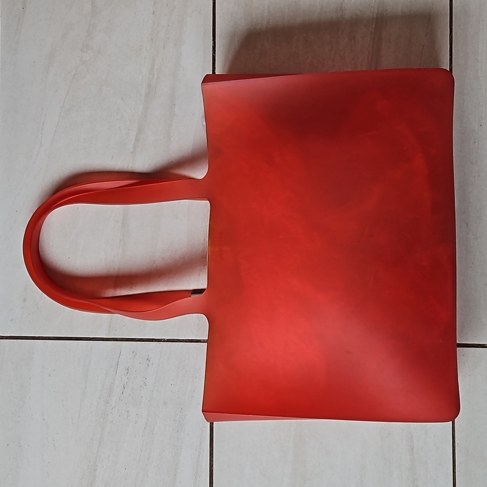 ❌️SOLD❌️ CHANEL XL Logo Jelly Tote Bag Red EUC❣️ - Picture 2 of 10
